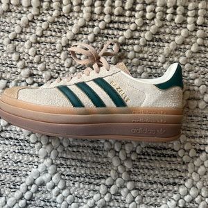 ADIDAS GAZELLE BOLD WMNS
"Cream Collegiate Green"
Worn once!
